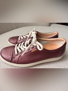 ECCO Women's Burgundy Leather Low-Top Sneakers with Cream Laces
